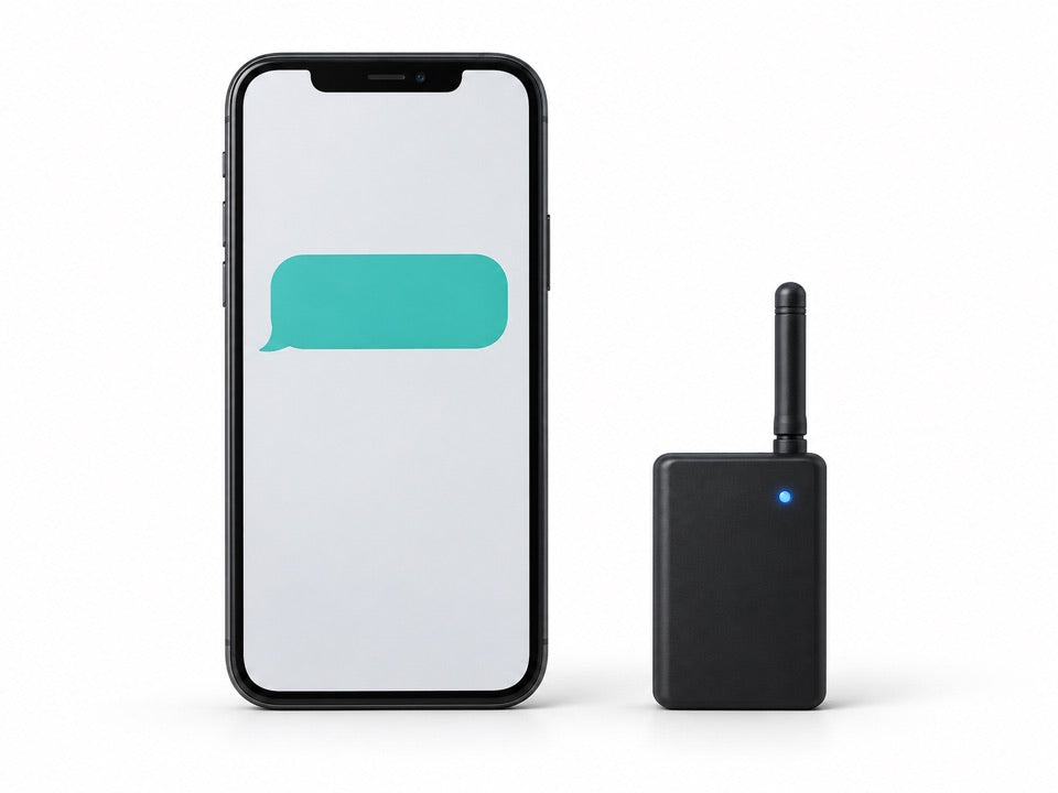 Illustration : un téléphone pour écrire et un petit boîtier pour transmettre par radio.
